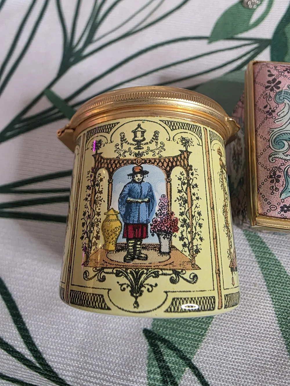 Like New Vintage Bilston & Battersea Enamels Trinket Box Chinoiserie England